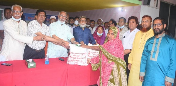 বরিশাল সমিতির উদ্যোগে ইফতার ও খাদ্যসামগ্রী বিতরণ