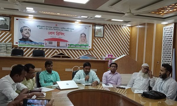 মোল্লাহাটে ৭০টি পরিবারকে জমি ও গৃহ প্রদান বিষয়ে প্রেস ব্রিফিং