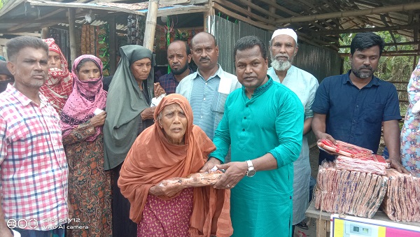 বাগেরহাটে  বিএনপি’র পক্ষ থেকে অসহায় মানুষের মাঝে শাড়ি বিতরণ