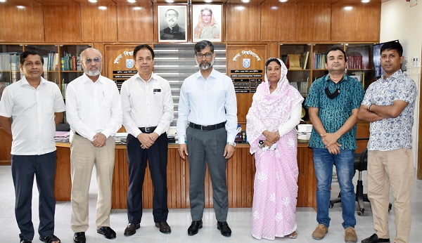 উপাচার্যের সাথে দুই সদস্যের বিশেষজ্ঞ টিমের সৌজন্য সাক্ষাৎ