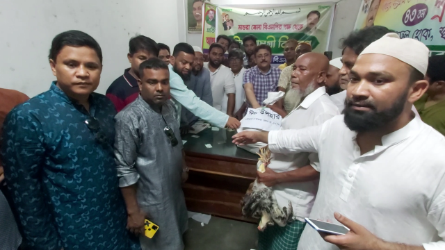 মাগুরায় বিএনপির ক্ষতিগ্রস্ত ও অসহায় পরিবারের মাঝে ঈদ সামগ্রী বিতরণ