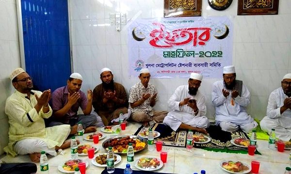খুলনা মেট্রোপলিটন ষ্টেশনারী ব্যবসায়ী সমিতির ইফতার ও দোয়া মাহফিল