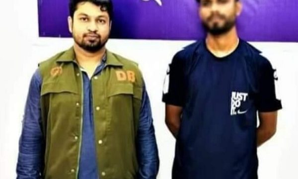 ডুমুরিয়ায় ৫০ বোতল ফেনসিডিলসহ মাদক ব্যবসায়ী গ্রেফতার