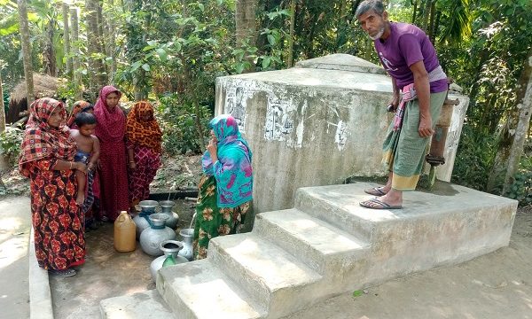 তালায় নিরাপদ পানি সঙ্কটে দুঃসহ জীবন হাজার হাজার পরিবারের