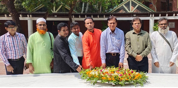 হাজী মুহাম্মদ মুহসিন কলেজের নবনিযুক্ত অধ্যক্ষ জাতির জনক বঙ্গবন্ধু শেখ মুজিবুর রহমান-এর সমাধিতে শ্রদ্ধঞ্জলি অর্পণ