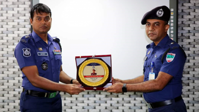 বেস্ট অফিসার সম্মাননা পেলেন জেলা পুলিশের চারজন