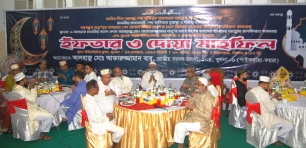 সংসদ সদস্য আক্তারুজ্জামান বাবু’র উদ্যোগে খুলনায় ইফতার ও দোয়া মাহফিল
