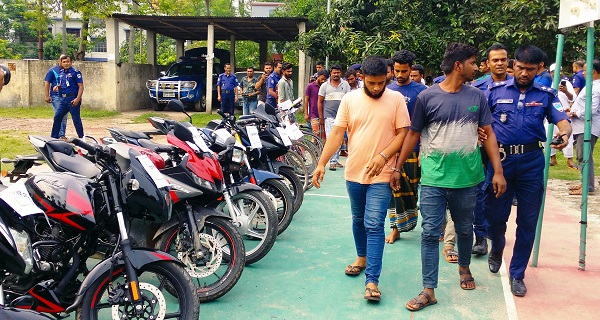 মাগুরায় ৬ টি মোটরসাইকেল ও ৬টি বাইসাইকেলসহ আন্তঃজেলা চোর চক্রের ১৪ সদস্য আটক