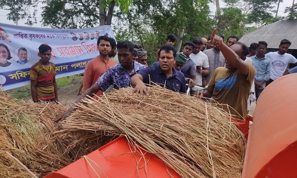 খুলনায় যুবলীগের উদ্যোগে এক বিঘা জমির ধান কাঁটাই ও মারাই হবে ১টাকায়