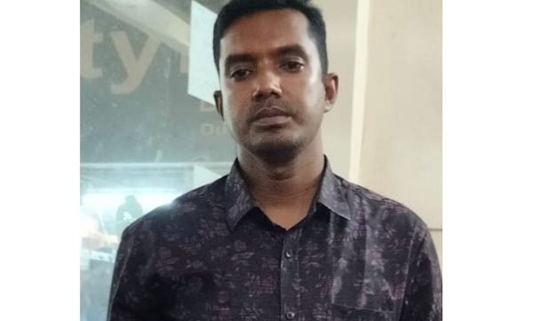 বেনাপোল চেকপোষ্ট ইমিগ্রেশানে ভুয়া এনএসআই কর্মকর্তা আটক