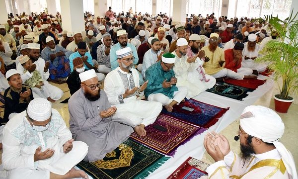 খুবিতে পবিত্র ঈদ-উল ফিতরের নামাজের জামাত অনুষ্ঠিত