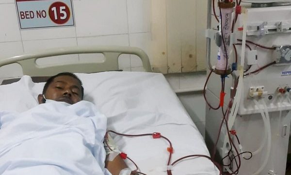 আর্থিক সহযোগীতা চান কিডনী রোগী মোরেলগঞ্জের রফিকুল