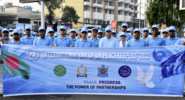 নৌবাহিনীর ব্যবস্থাপনায় খুলনায় জাতিসংঘ শান্তিরক্ষী দিবসের র‌্যালি অনুষ্ঠিত