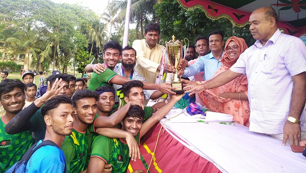 চিতলমারীতে বঙ্গবন্ধু গোল্ড কাপ ফুটবল টুর্ণামেন্টে বিজয়ী বড়বাড়িয়া ইউনিয়ন