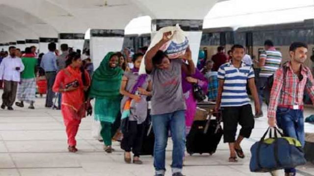 ঈদ শেষে রাজধানীতে ফিরছেন মানুষ