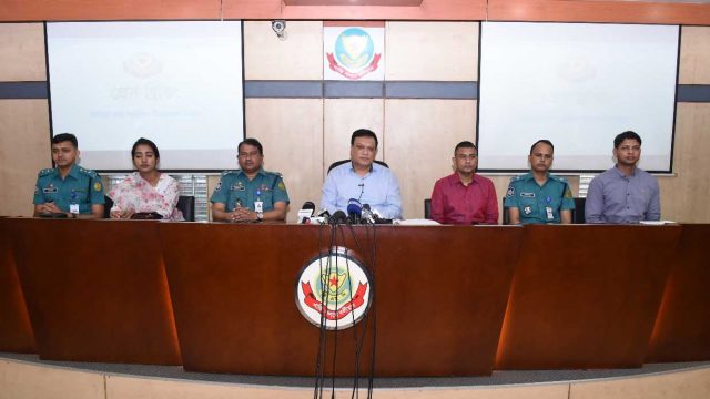 চোরাই ফোন বিক্রেতাদেরও গ্রেফতার করা হবে: ডিবি