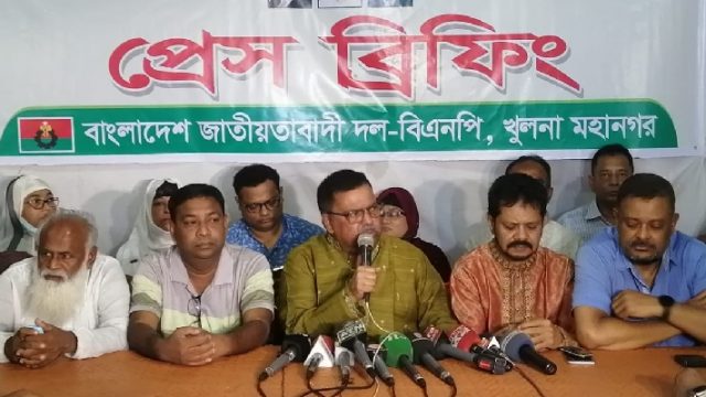 ছাত্রলীগ-যুবলীগ পু‌লি‌শের সহায়তায় বিএনপির সমা‌বে‌শে আক্রমণ চালায় : মনা