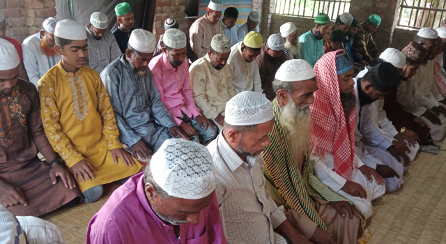 সাতক্ষীরায় ঈদের নামাজ আদায়