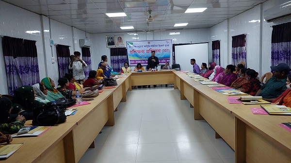 শেখ হাসিনার বার্তা, নারী পুরুষ সমতা, ডুমুরিয়ায় মা ও শিশু সহায়তা ‌প্রশিক্ষণ