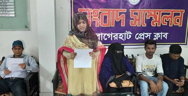 বাগেরহাটে বাড়িঘর ভাংচুর ও শ্লীলতাহানীর বিচার দাবিতে সংবাদ সম্মেলন