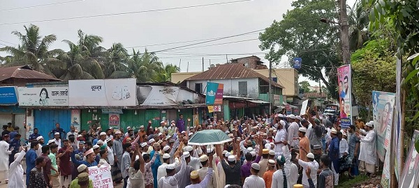 কাউখালীতে মুসল্লিদের বিক্ষোভ মিছিল ও সমাবেশ
