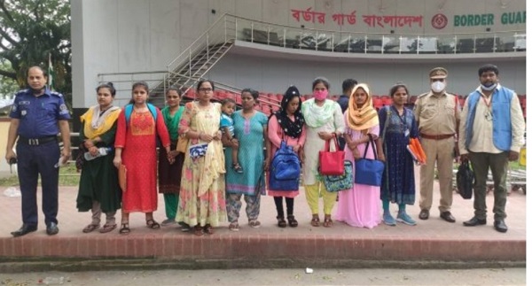 বিভিন্ন মেয়াদে সাজাভোগ শেষে দেশে ফিরল শিশুসহ ৯ বাংলাদেশি নারী