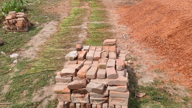 তালায় সরকারি রাস্তার ইট তুলে বিক্রি করলেন ইউপি সদস্য প্রদীপ