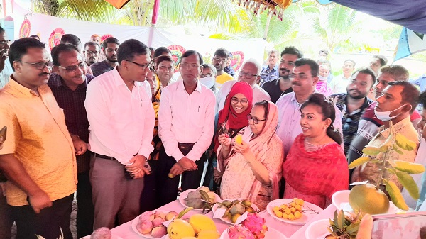 রামপালে উপমন্ত্রী হাবিবুন নাহার এর জাতীয় ফল মেলার উদ্বোধন হুইল চেয়ার চেক বিতরণ