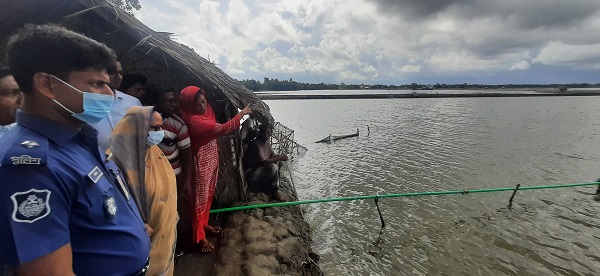মোংলায় চিংড়ি ঘেরে গ্যাস উদগিরণস্থল পরিদর্শনে পরিবেশ, বন ও জলবায়ু পরিবর্তন মন্ত্রণালয়ের উপমন্ত্রী