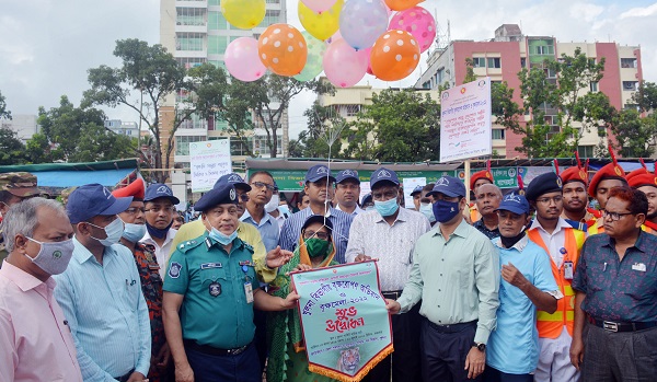খুলনায় ১৫ দিনব্যাপী বৃক্ষমেলা শুরু পরিবেশের ভারসাম্য রক্ষায় বৃক্ষরোপণের কোন বিকল্প নেই: পরিবেশ উপমন্ত্রী
