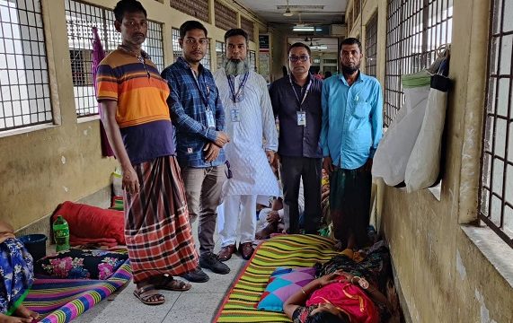 কয়রায় গাছে বেঁধে মধ্যযুগীয় কায়দায় নির্যাতিতা নারীর পাশে সার্ক মানবাধিকার ফাউন্ডেশন