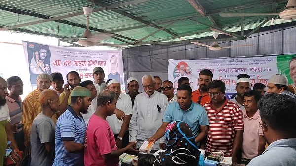 জয় এর জন্মদিন ও সুজার মৃত্যুবার্ষিকীতে নগর যুবলীগের দোয়া ও খাদ্য বিতরণ