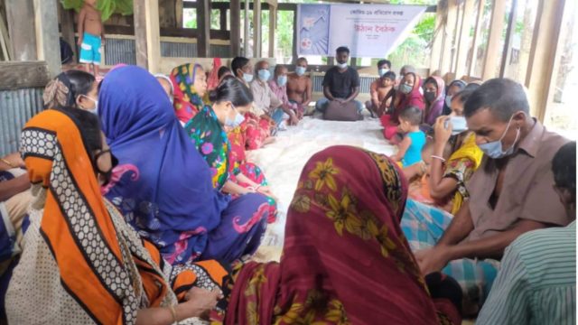 বাগেরহাটে দি হাঙ্গার প্রজেক্টের উদ্যোগে কোভিড-১৯ প্রতিরোধে উঠান বৈঠক