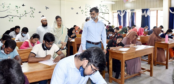 খুবিতে ‘এ’ ইউনিটের গুচ্ছ ভর্তি পরীক্ষা সুষ্ঠু ও শান্তিপূর্ণভাবে অনুষ্ঠিত