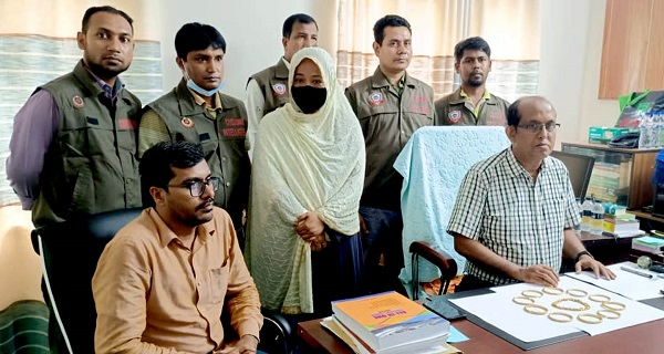 বেনাপোল চেকপোস্টে ৮শ’ গ্রাম সোনাসহ পাসপার্ট যাত্রী আটক