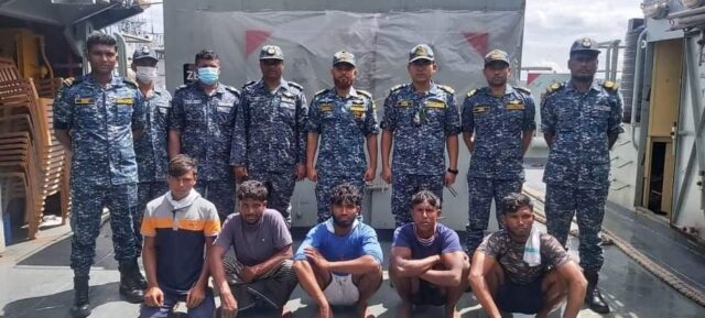 ভাসমান অবস্থায় ৫ জেলেকে উদ্ধার করেছে নৌবাহিনী