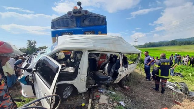মিরসরাইয়ে ট্রেন দুর্ঘটনা, গেটম্যান সাদ্দাম আটক