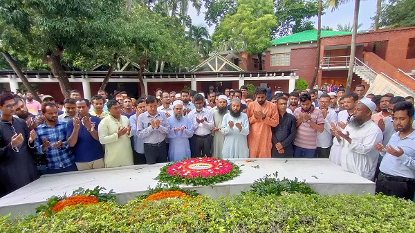 জাতির পিতার সমাধিসৌধে কুয়েট ভাইস-চ্যান্সেলর প্রফেসর ড. মোঃ সাইফুল ইসলামের শ্রদ্ধা