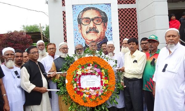 মোরেলগঞ্জে বঙ্গবন্ধুর মুর‌্যালে সর্বসাধারণের শ্রদ্ধা নিবেদন ও দোয়া মাহফিল