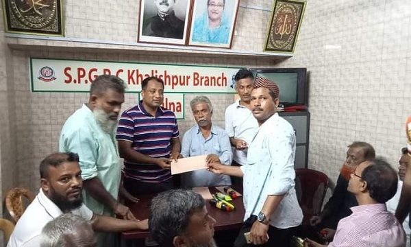 পবিত্র আশুরা উপলক্ষে ১০ নং ওয়ার্ডের উর্দূভাষীদের মাঝে প্রিন্সের নগদ অর্থ প্রদান