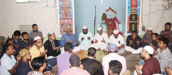 জাতীয় শোক দিবস উপলক্ষে নগর ছাত্রলীগের দোয়া ও খাবার বিতরণ