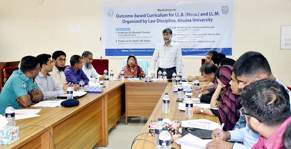 সময়ের চাহিদা অনুযায়ী আইন শিক্ষায় প্রযুক্তির সংশ্লেষ ঘটাতে হবে : উপাচার্য