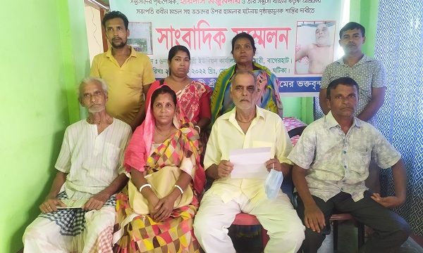 চিতলমারীতে মন্দিরের সভাপতির ওপর হামলাকারীদের শাস্তির দাবিতে সংবাদ সম্মেলন