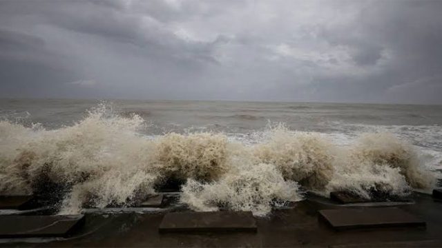 চার সমুদ্রবন্দরে ৩ নম্বর সতর্ক সংকেত