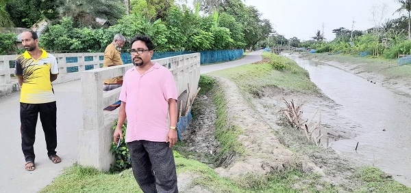 রামপালে ইউপি সদস্যের বিরুদ্ধে খালে বাঁধ দেয়ার অভিযোগ