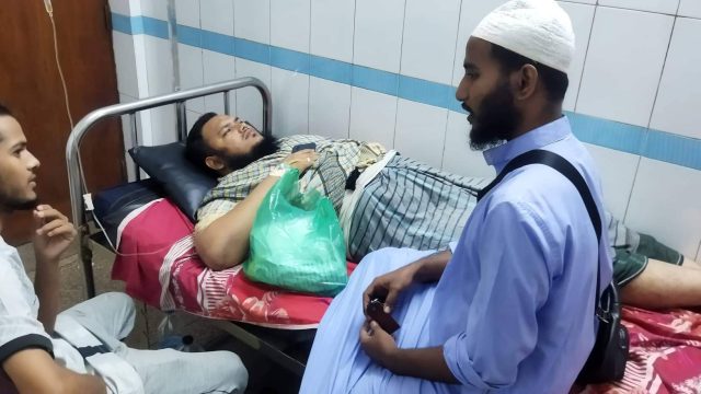 খীদমাতুল মুসলিমীন সেচ্ছাসেবক টিম সভাপতি অসুস্থ ব্লাড ডোনারের পাশে