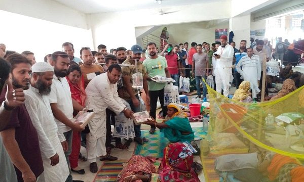 প্রধানমন্ত্রী শেখ হাসিনার জন্মদিন উপলক্ষে  বস্ত্র ও অসুস্থ রোগীদের মাঝে ফলে বিতরণ