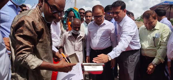 খুলনায় খোলাবাজা‌রে চাল বি‌ক্রি উ‌দ্বোধন