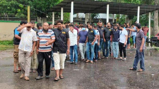 খুলনা বিআরটিএ তে র‍্যাবের অভিযান, দালাল আটক, বিভিন্ন মেয়াদে সাজা