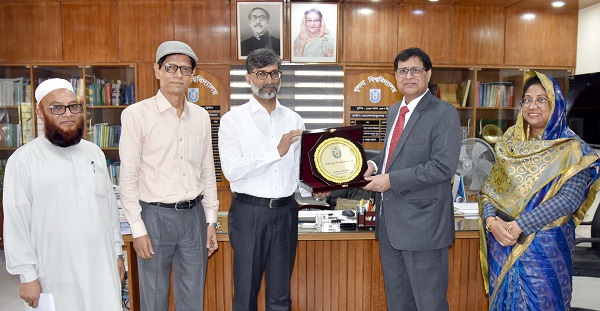 খুবি উপাচার্যের সাথে ভারতীয় সহকারী হাইকমিশনারের সৌজন্য সাক্ষাৎ